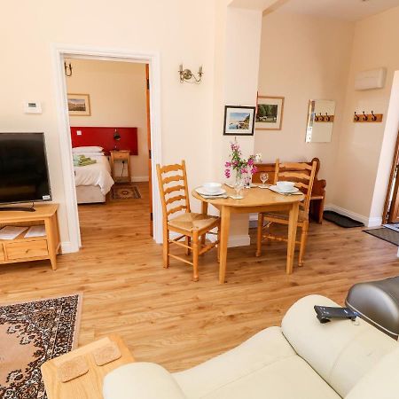 3 The Stables Villa Havenstreet  Екстериор снимка