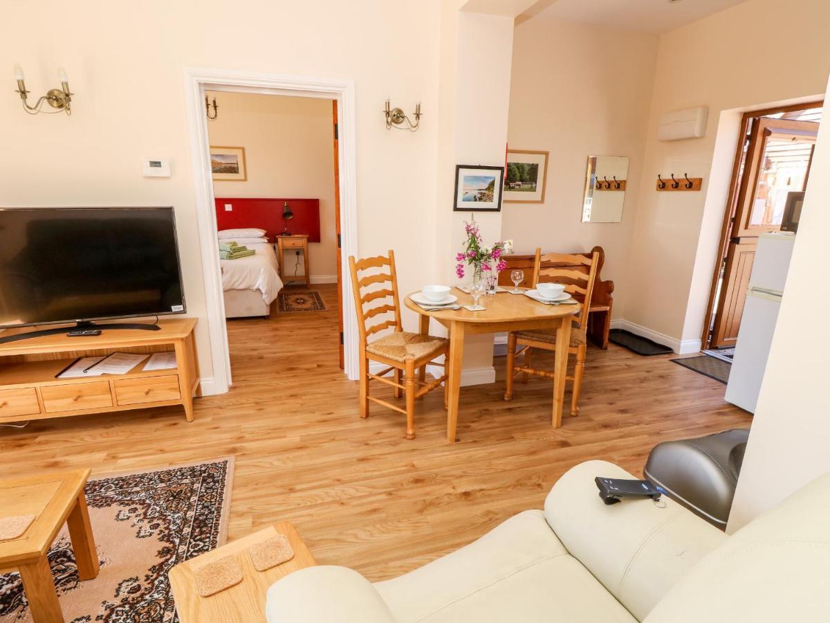 3 The Stables Villa Havenstreet  Екстериор снимка