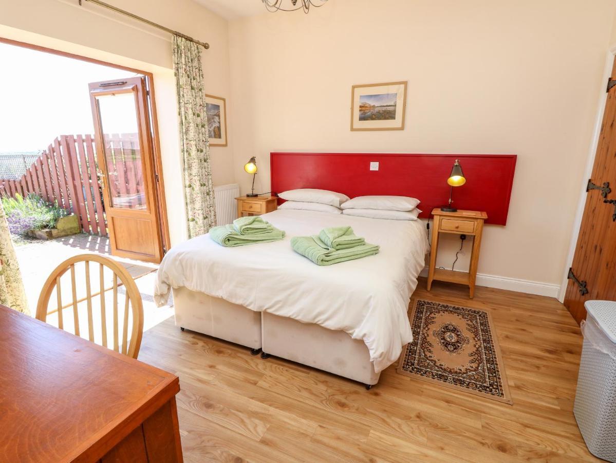 3 The Stables Villa Havenstreet  Екстериор снимка