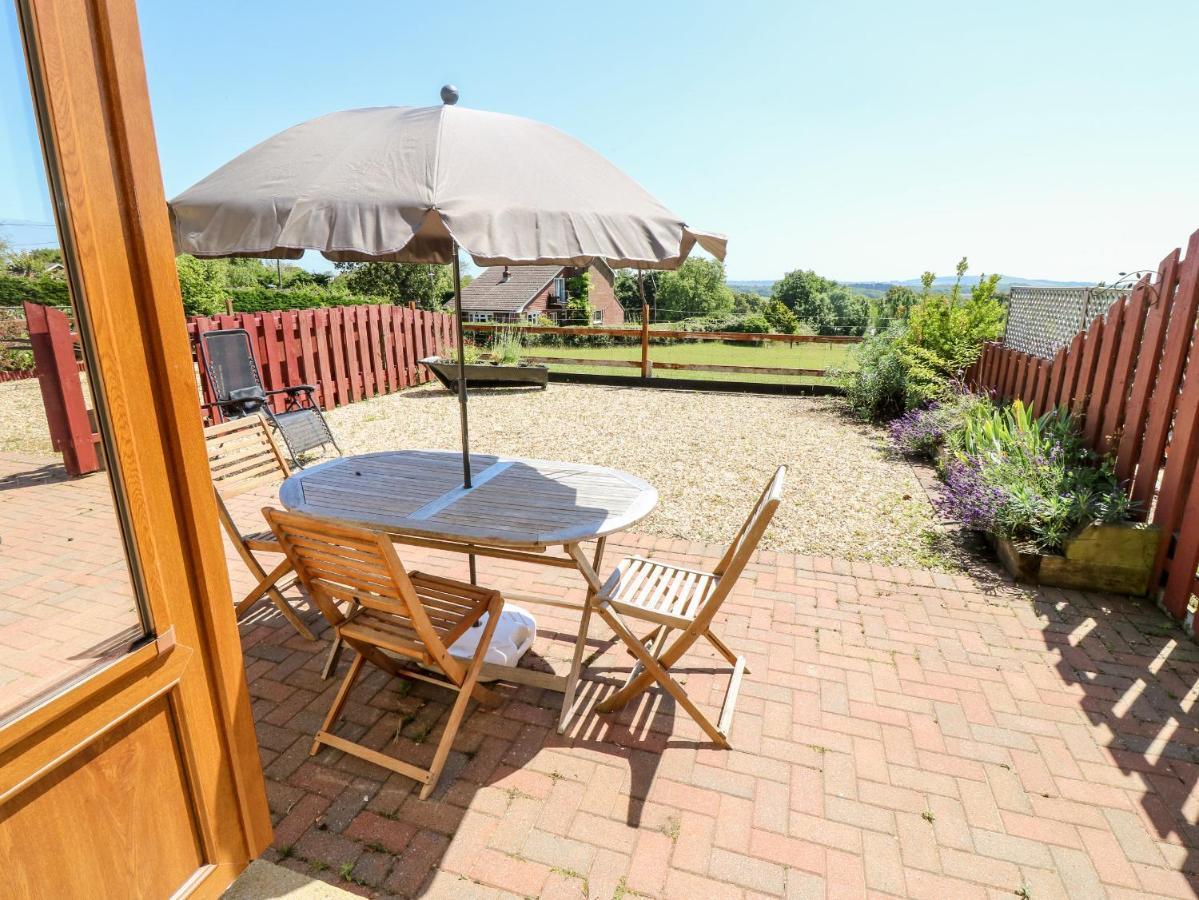 3 The Stables Villa Havenstreet  Екстериор снимка