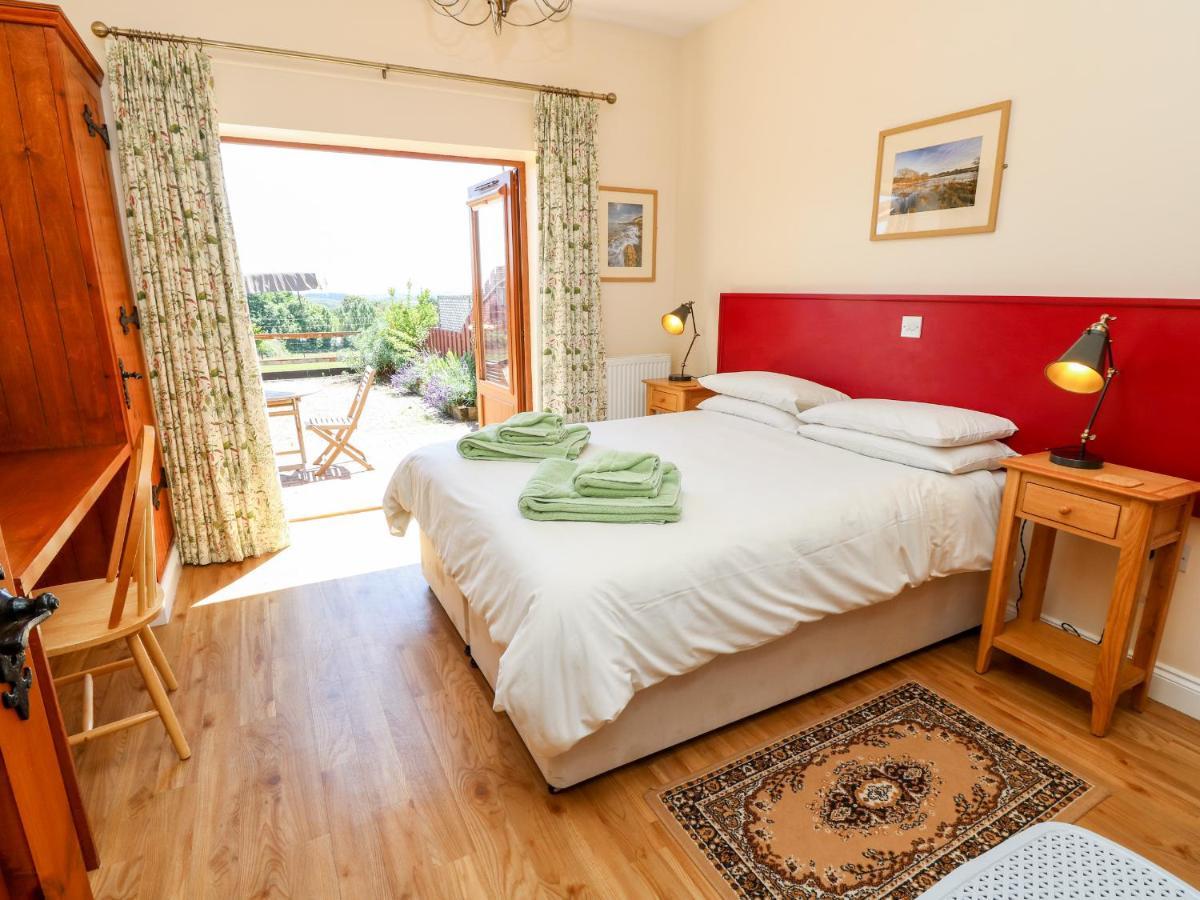 3 The Stables Villa Havenstreet  Екстериор снимка