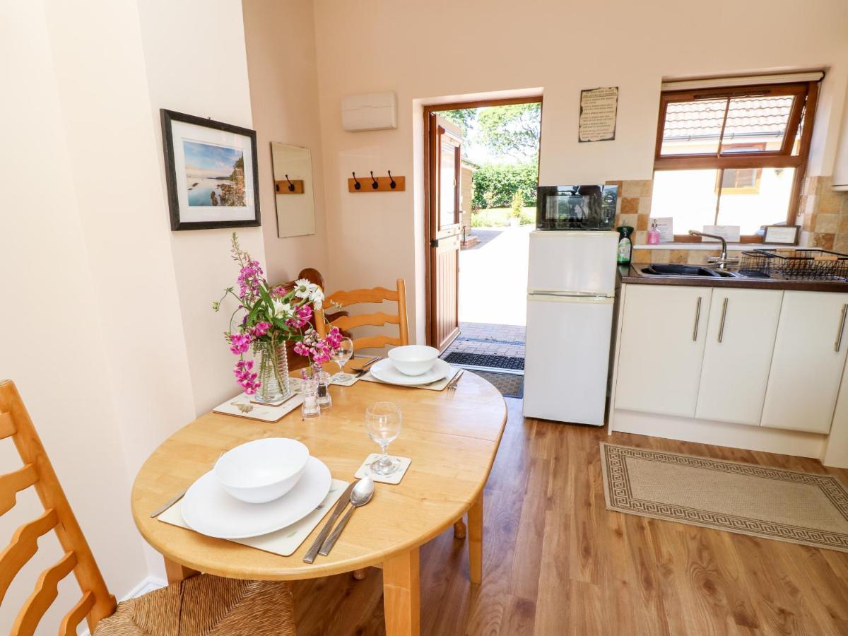 3 The Stables Villa Havenstreet  Екстериор снимка