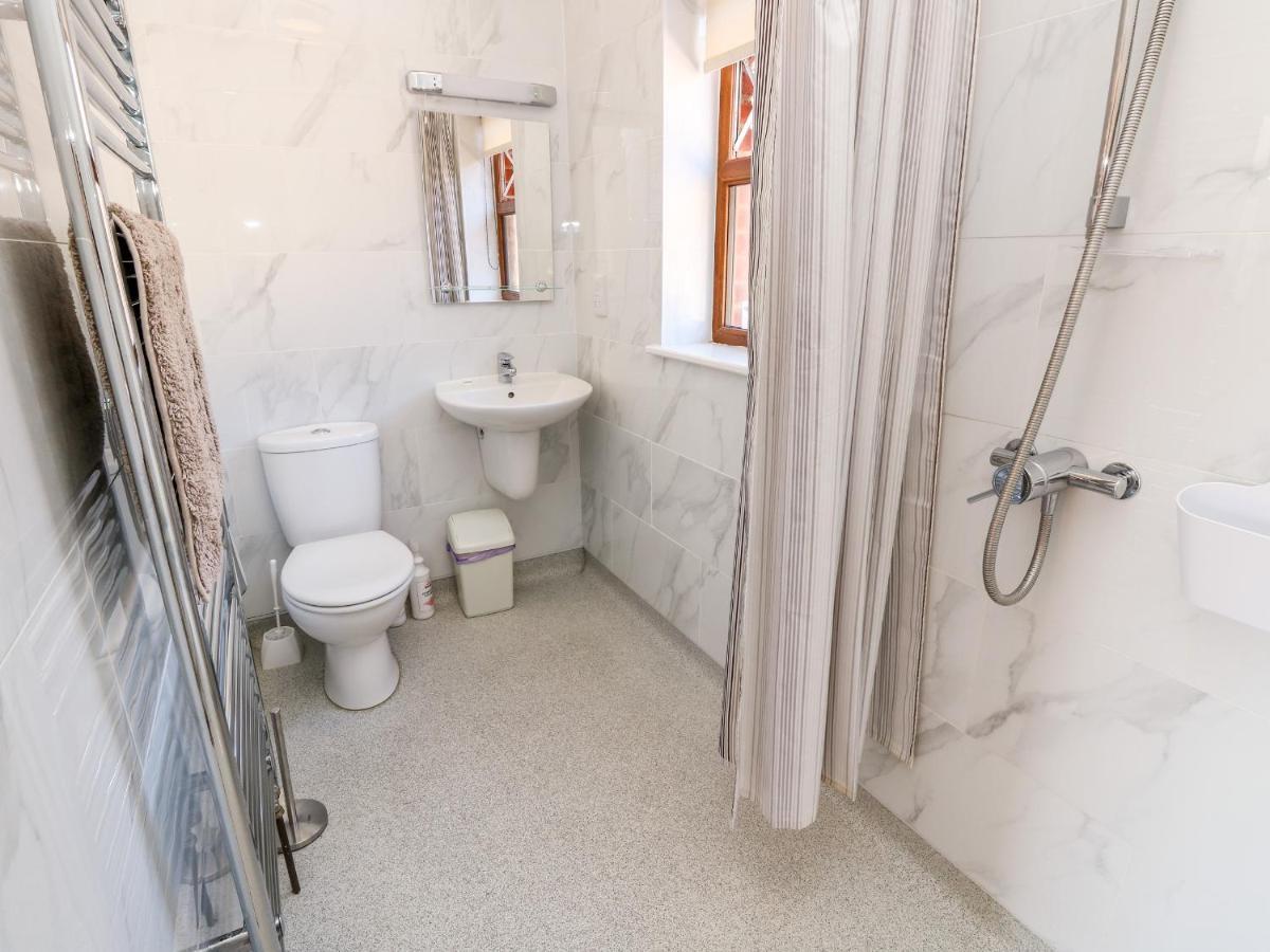 3 The Stables Villa Havenstreet  Екстериор снимка