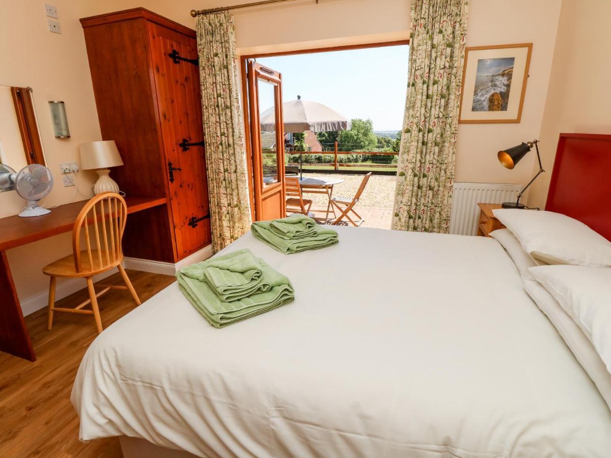 3 The Stables Villa Havenstreet  Екстериор снимка