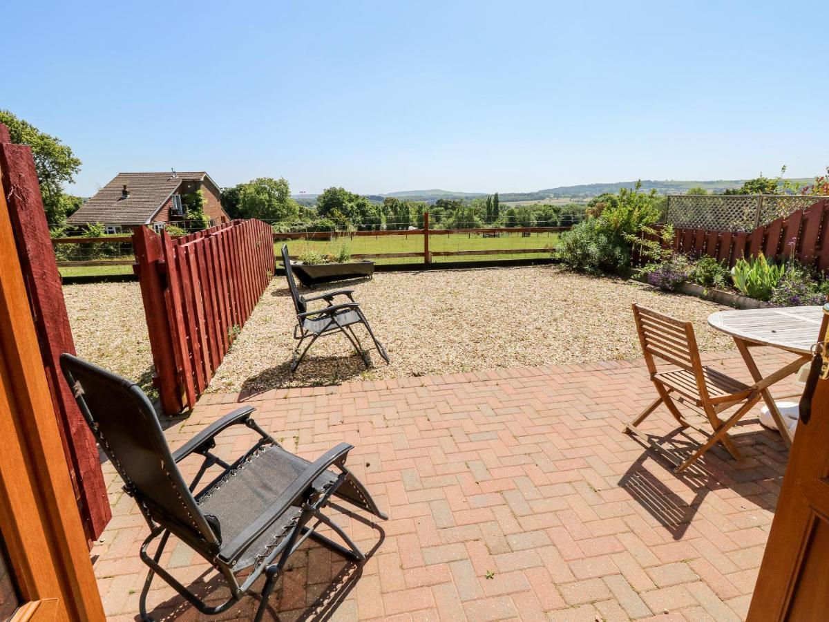 3 The Stables Villa Havenstreet  Екстериор снимка